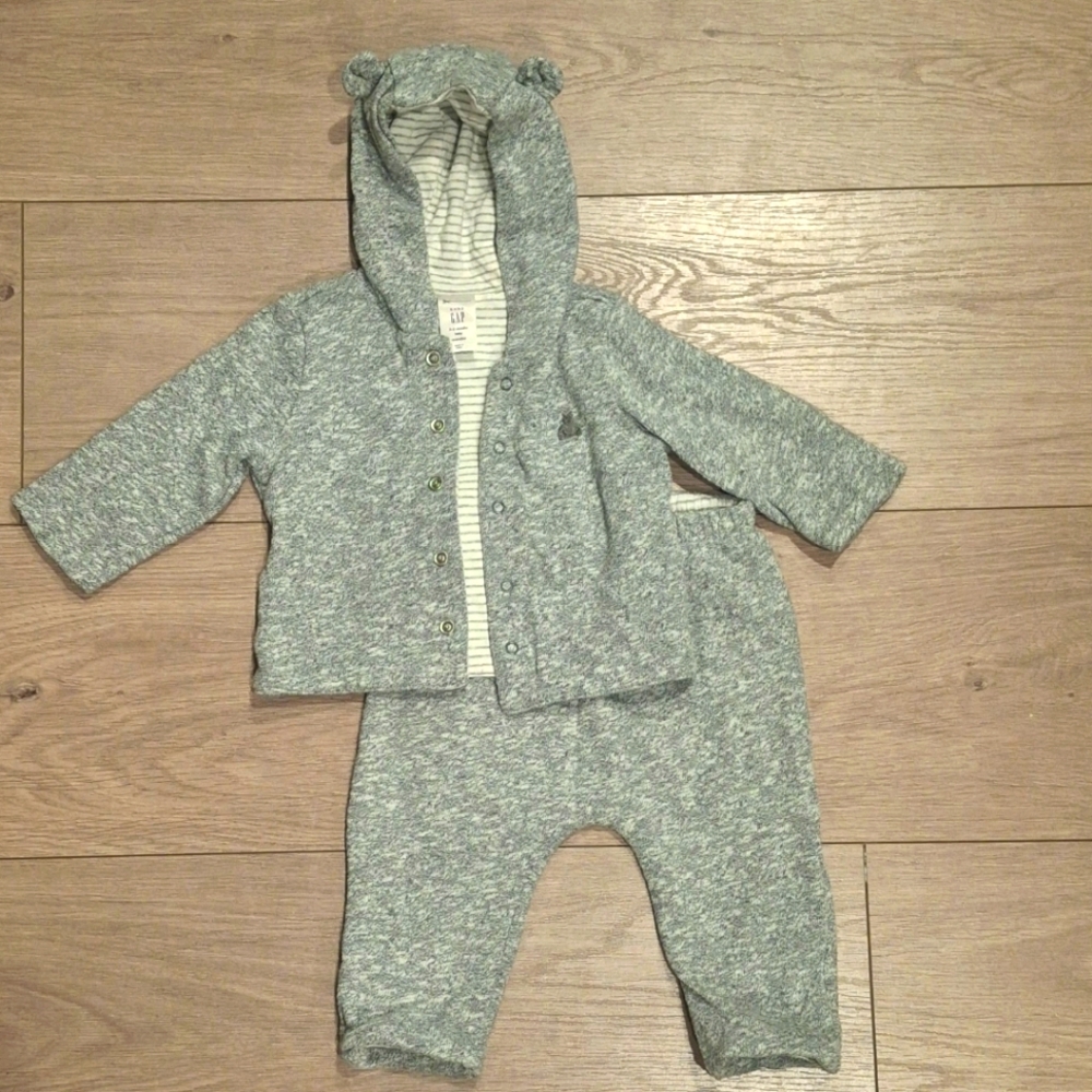 3/$30 BabyGAP Reversible Bear Outfit 3-6 months